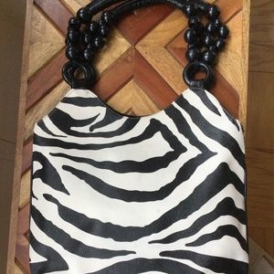 One shoulder bag with two different styles.